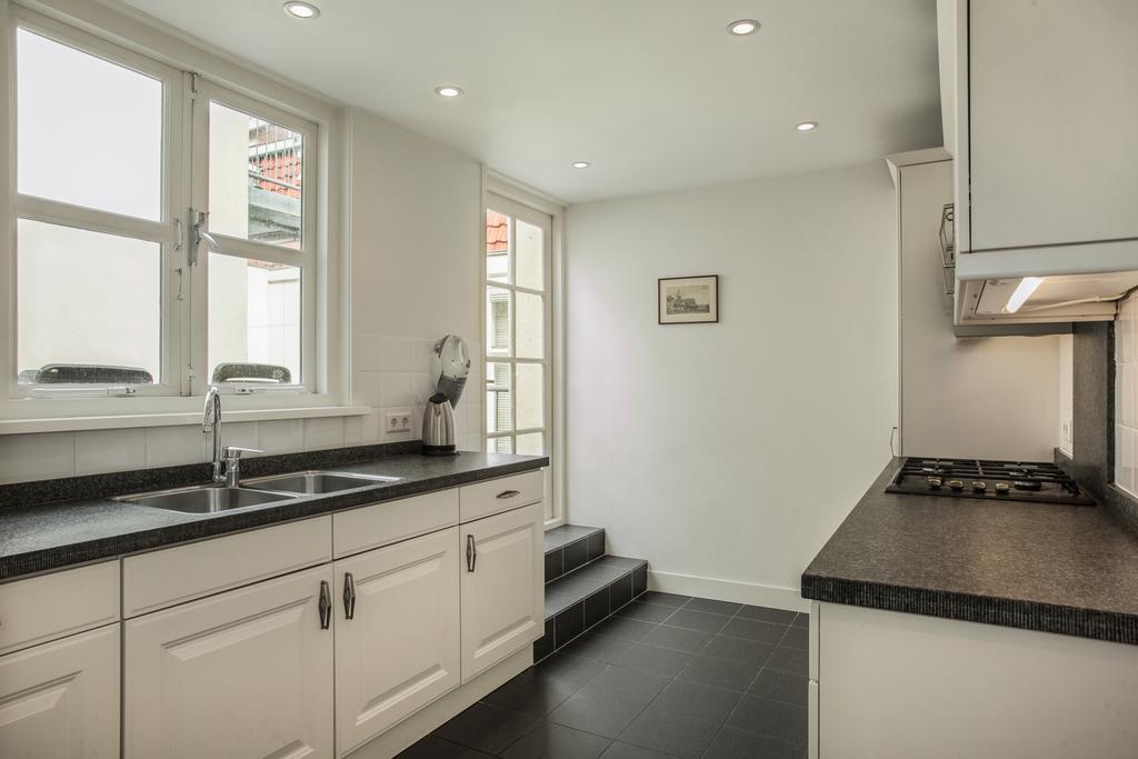 Stayci Serviced Apartments Noordeinde Хага Екстериор снимка