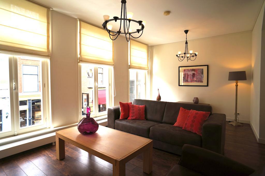 Stayci Serviced Apartments Noordeinde Хага Стая снимка