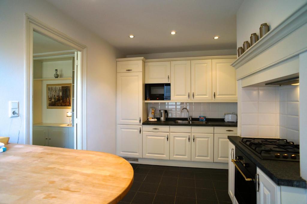 Stayci Serviced Apartments Noordeinde Хага Стая снимка