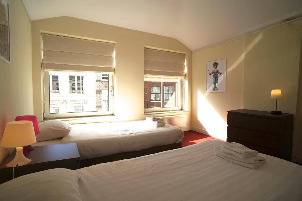 Stayci Serviced Apartments Noordeinde Хага Стая снимка