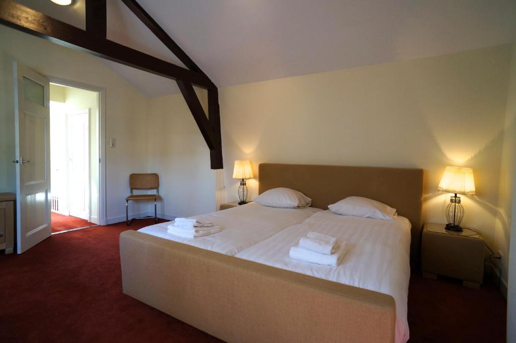 Stayci Serviced Apartments Noordeinde Хага Стая снимка