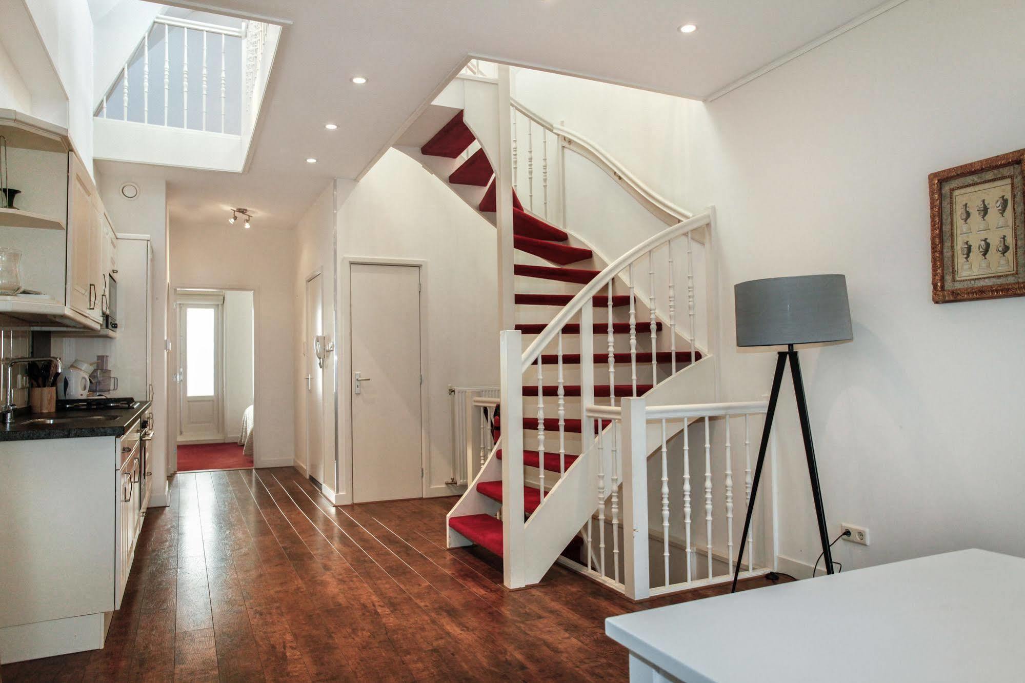 Stayci Serviced Apartments Noordeinde Хага Екстериор снимка